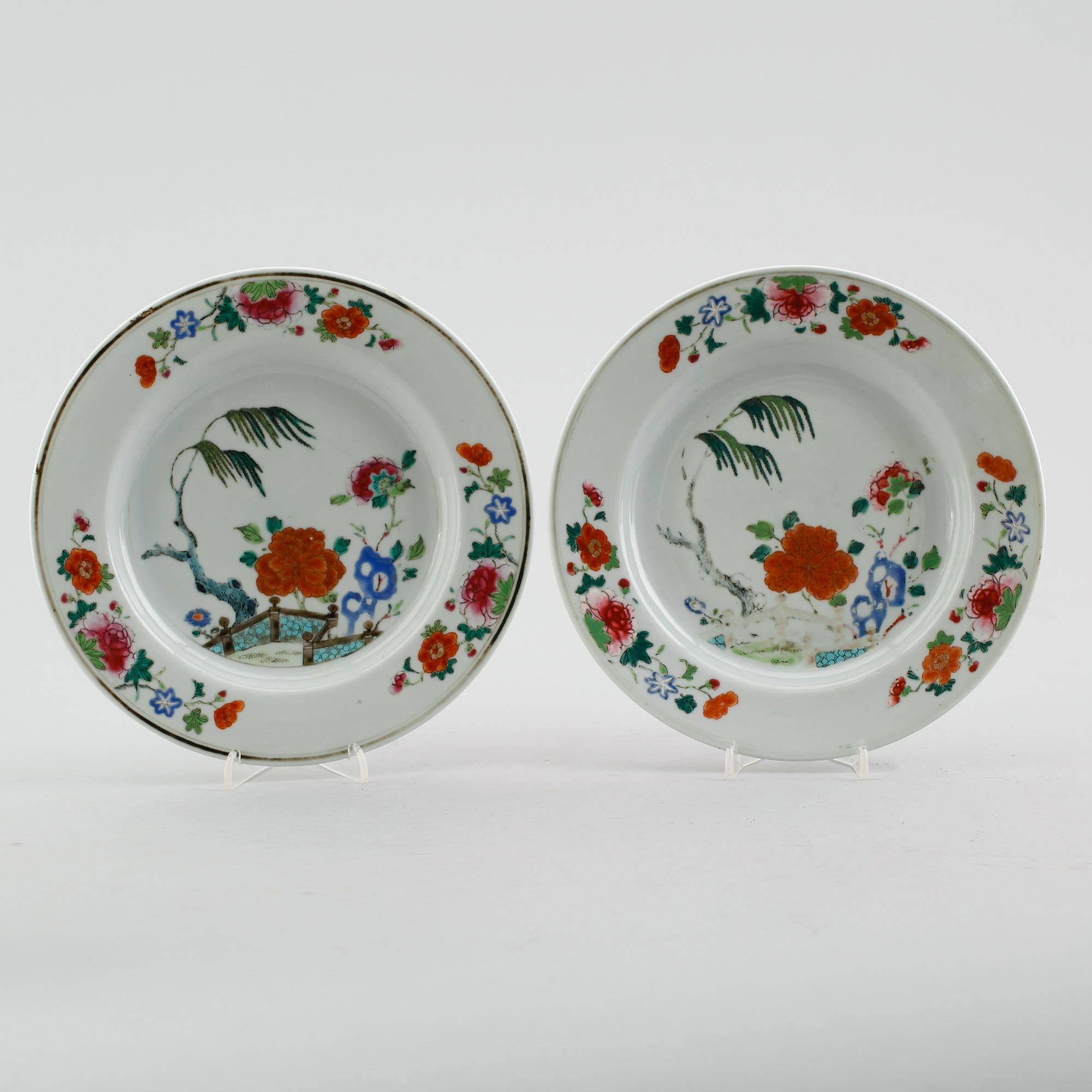 TALLRIKAR, 2 st, porslin, Kina, Qianlong 1736-1795.