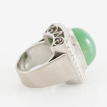 An 18K white gold ring set with a cabochon-cut emerald and round- and eight-cut diamonds.