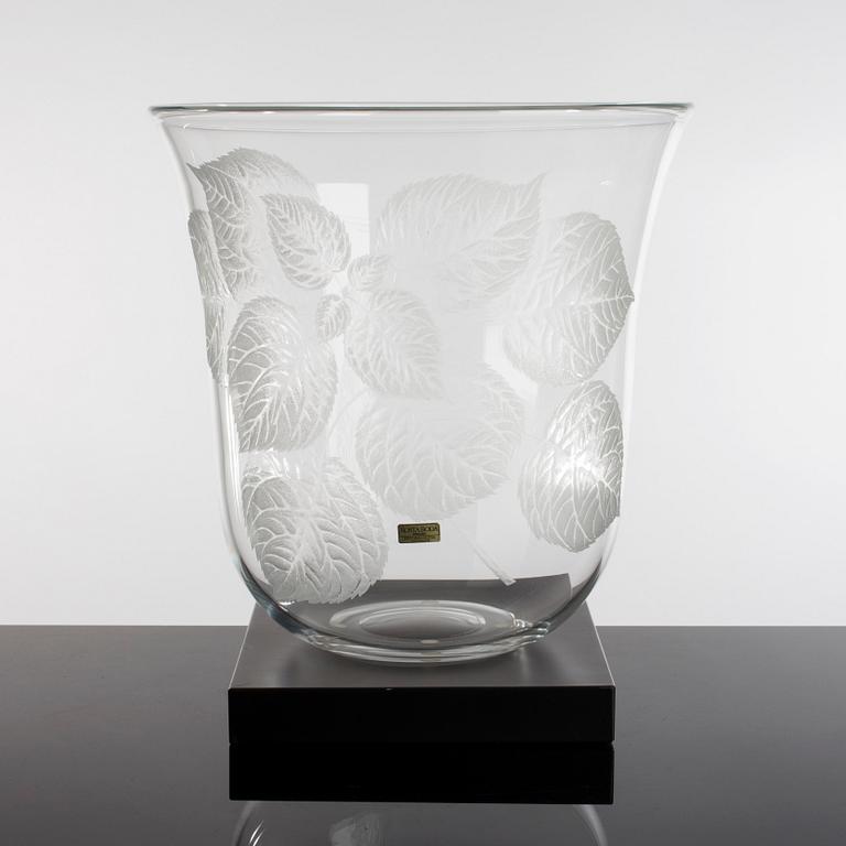 LISA BAUER, vase, glass, signed, Kosta Boda, 1984.