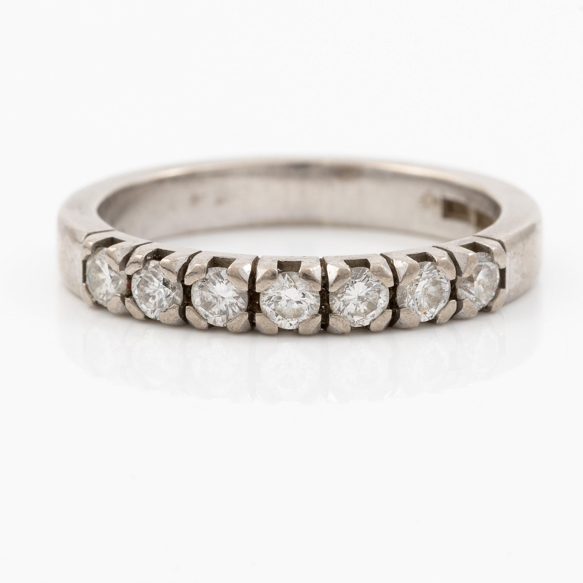 Ring, 18K white gold set with brilliant-cut diamonds, a total of 0.63 ct according to the engraving.