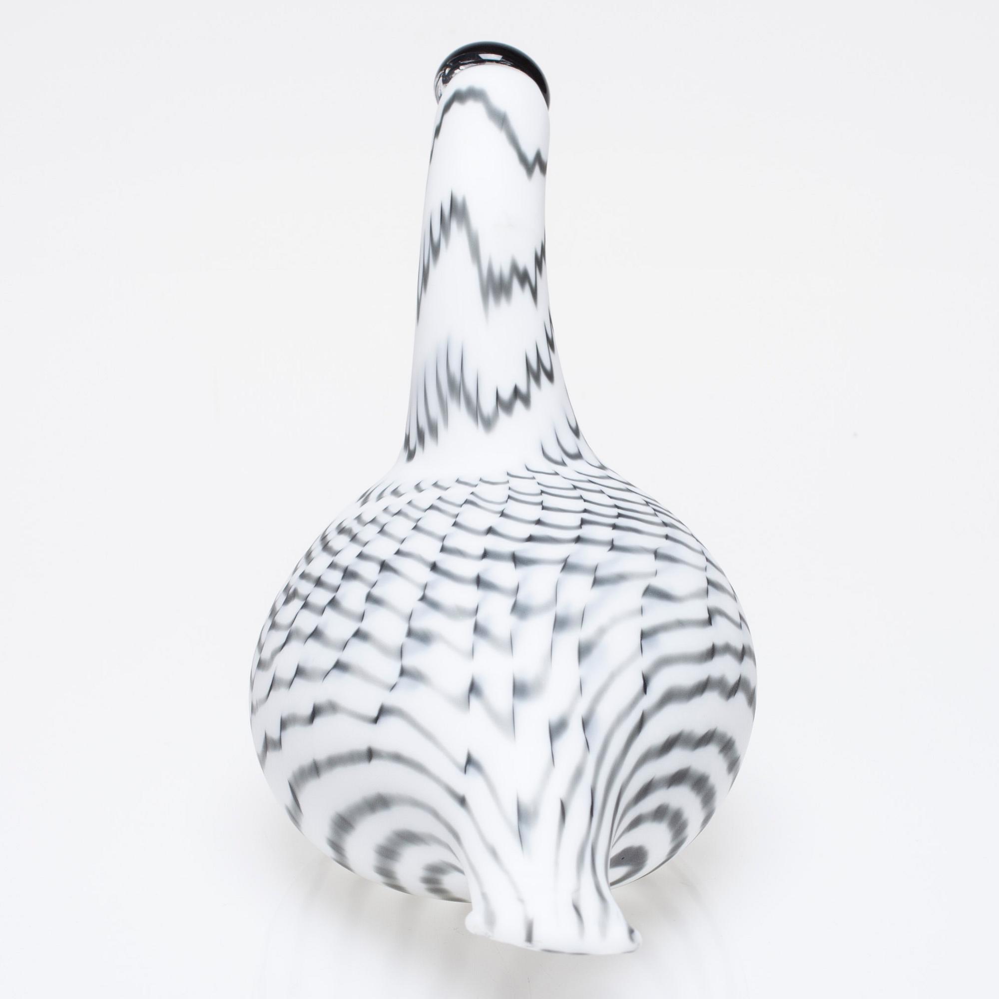 FIGURIN, glas, signerad O. Toikka Nuutajärvi.
