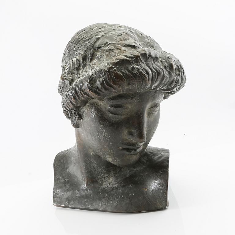 Gerhard Henning, sculpture "Female Head".