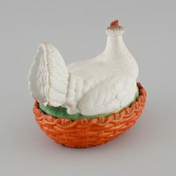 An earthenware egg bowl, around the year 1900.