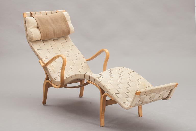 LIGGFÅTÖLJ, "Pernilla", brännmärkt Bruno Mathsson, för Dux.