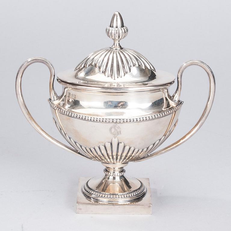 KAFFESERVIS, 3 delar, försilvrad metall, empirestil, 1900-talets första hälft.