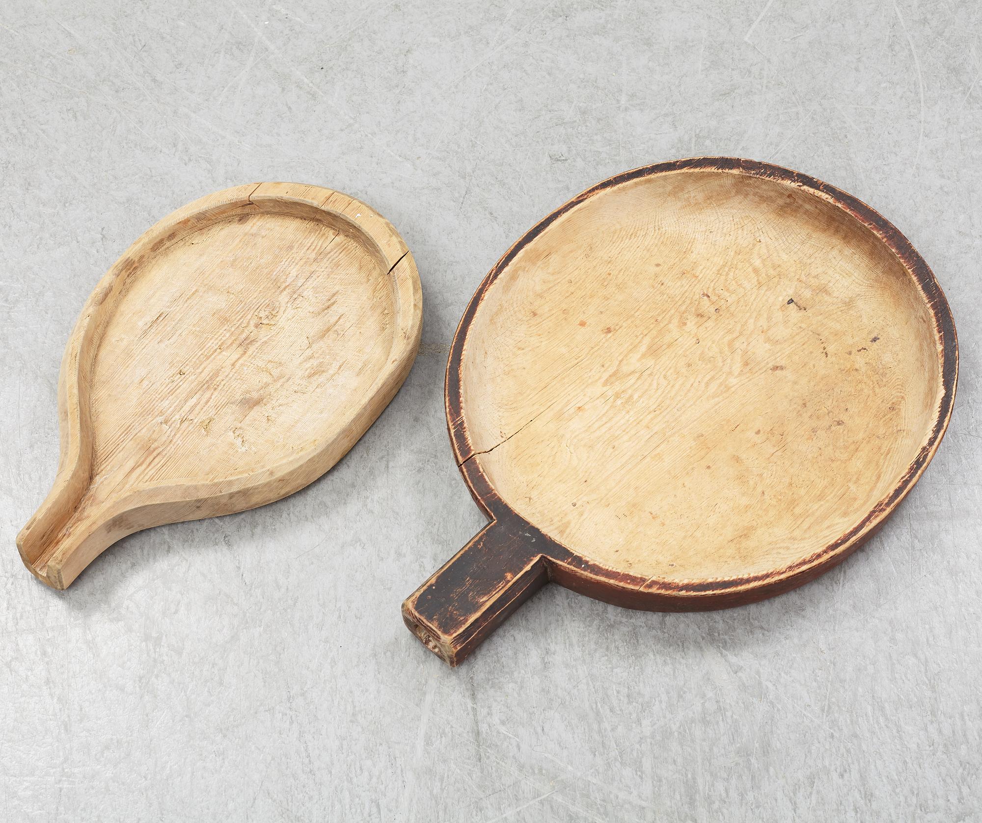 A pair of pine cheese molds, 19th Century.