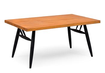 55. Ilmari Tapiovaara, A COFFEE TABLE.