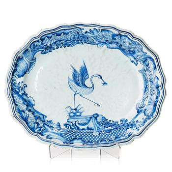 A blue and white 'armorial' dish for the Swedish family 'Grill', Qing dynasty, Qianlong (1736-95).
