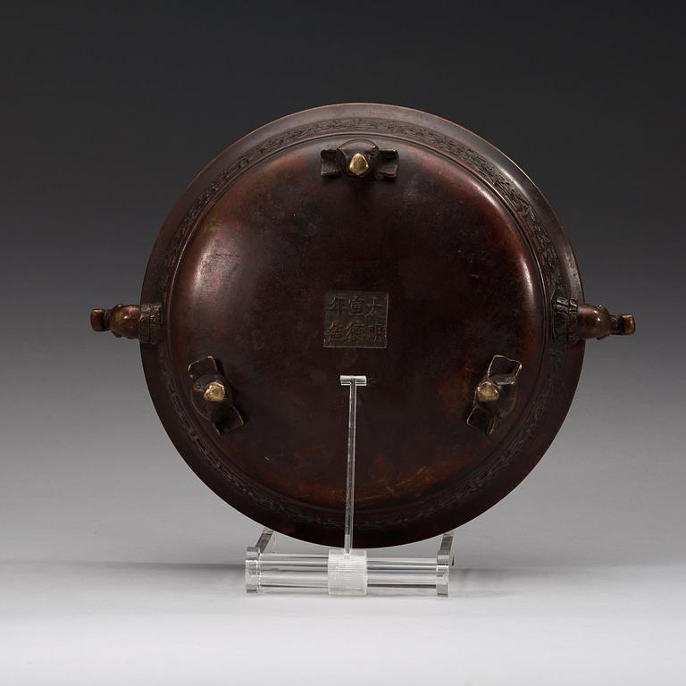 A bronze tripod censer, Qing dynasty (1644-1912), with Xuande six character mark.