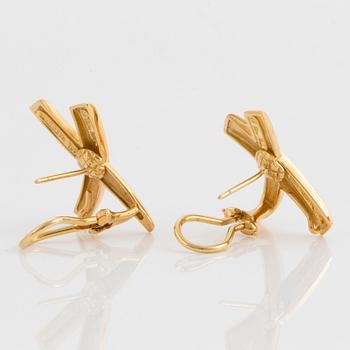 A pair of Paloma Picasso Tiffany earrings "Criss Cross" in 18K gold.