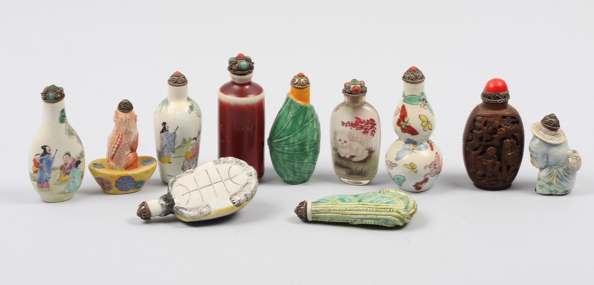 SNUSFLASKOR, 11 st, glas, porslin, Kina 1900-tal.