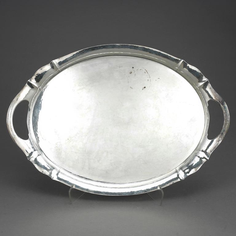 BRICKA, silver, otydliga stämplar, Stockholm, 1920. Vikt ca 1180g.