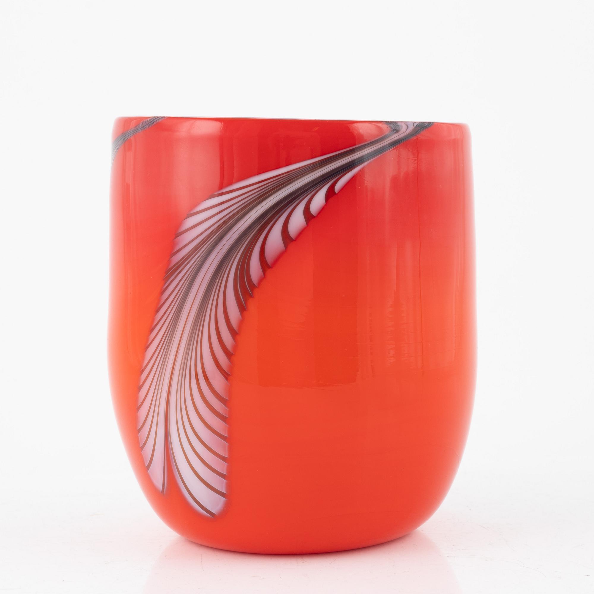 Kerttu Nurminen, a glass vase, Nuutajärvi, Notsjö, Finland.