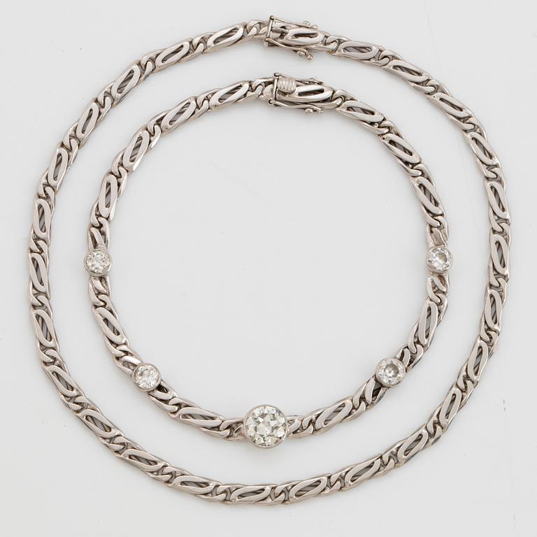 An 18K white gold necklace/bracelet combination set with round brilliant-cut diamonds.