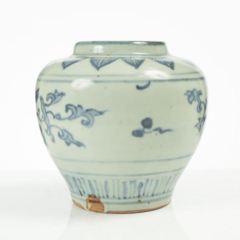 A Chinese blue and white porcelain jar, Ming dynasty (1368-1644).