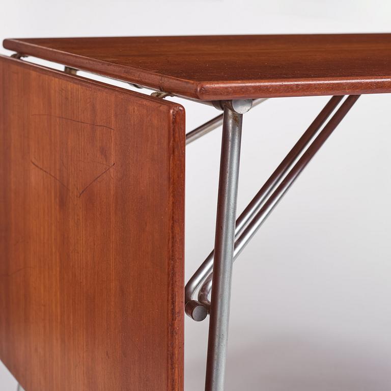 Børge Mogensen, a teak desk and chair, Søborgs Møbelfabrik, Danmark 1950s.