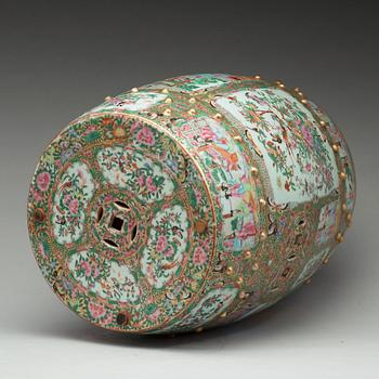 A Canton famille rose garden seat, Qing dynasty, 19th Century.