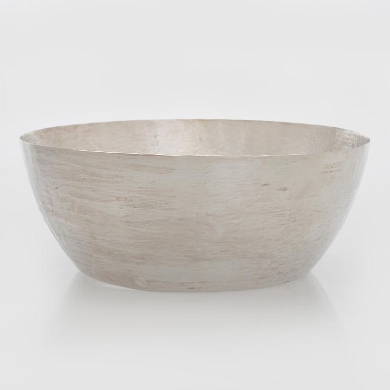 Tapio Wirkkala, malja, hopeaa, Kultakeskus Hämeenlinna 2007.