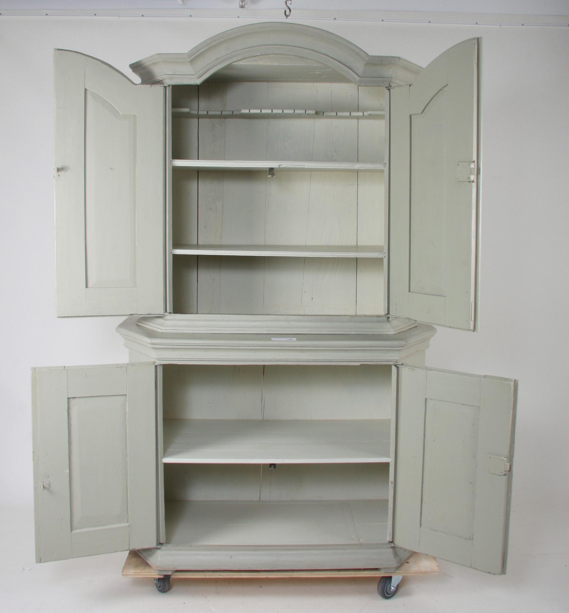 SKÅP, sengustavianskt 1700/1800-tal.