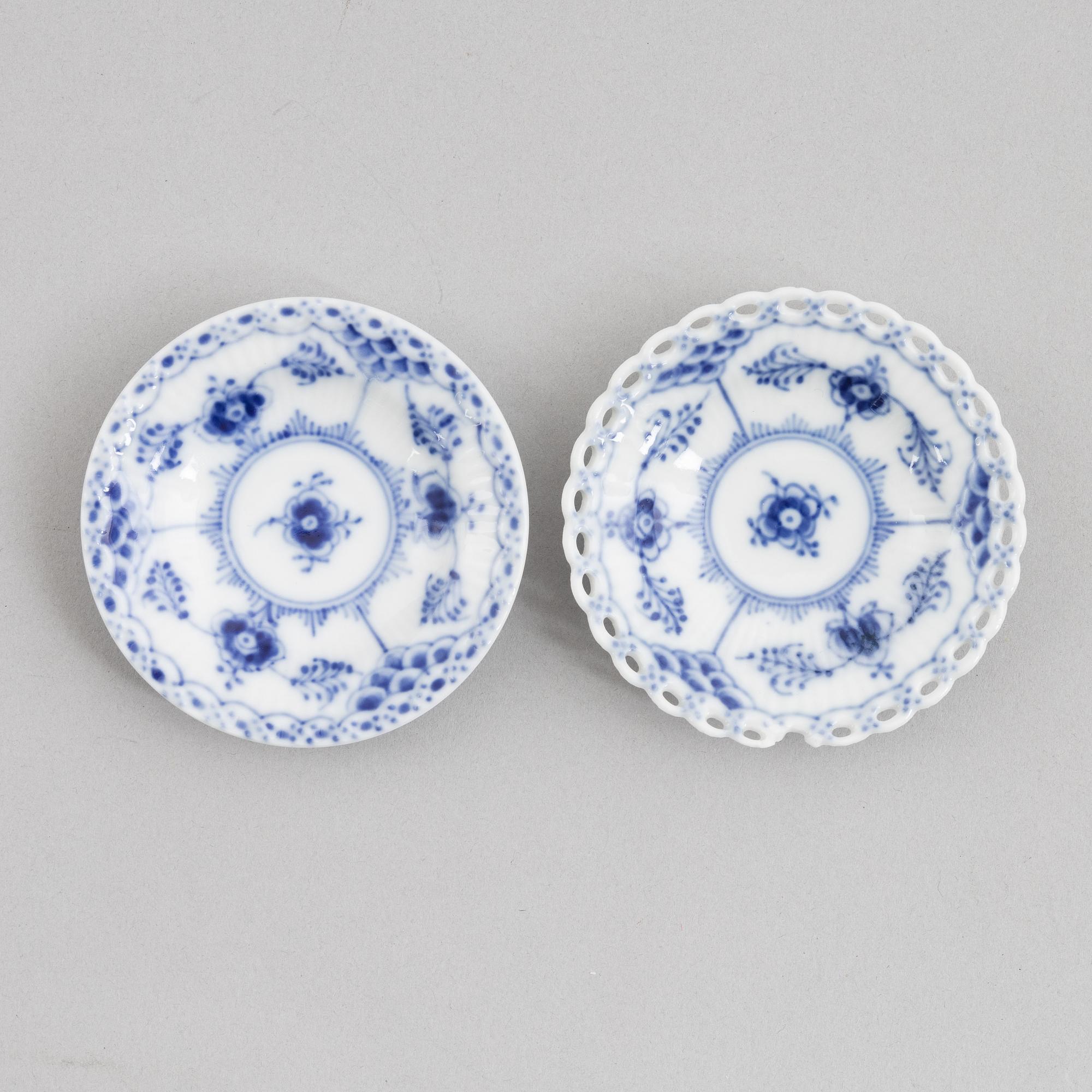 Matservis, 84 delar, porslin, "Musselmalet", Royal Copenhagen, Danmark.