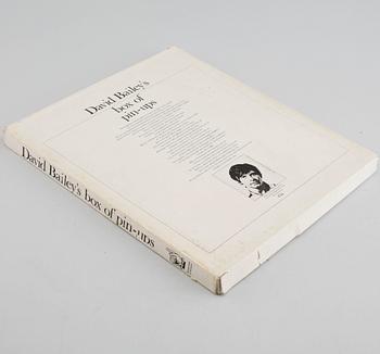 DAVID BAILEY, "Box of pin-ups" 36 halftone prints, photo reproductions, Weidenfield and Nicolson, London, 1965.