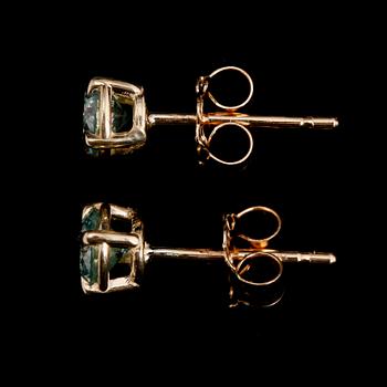 ÖRHÄNGEN, 1 par, rödguld, med turkosblå diamanter totalt 0.50 ct.