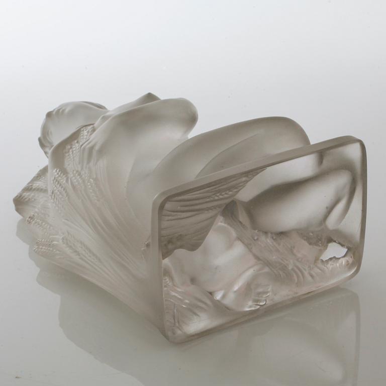 A glass sculpture from Lalique in France from the second half of the 20th century.