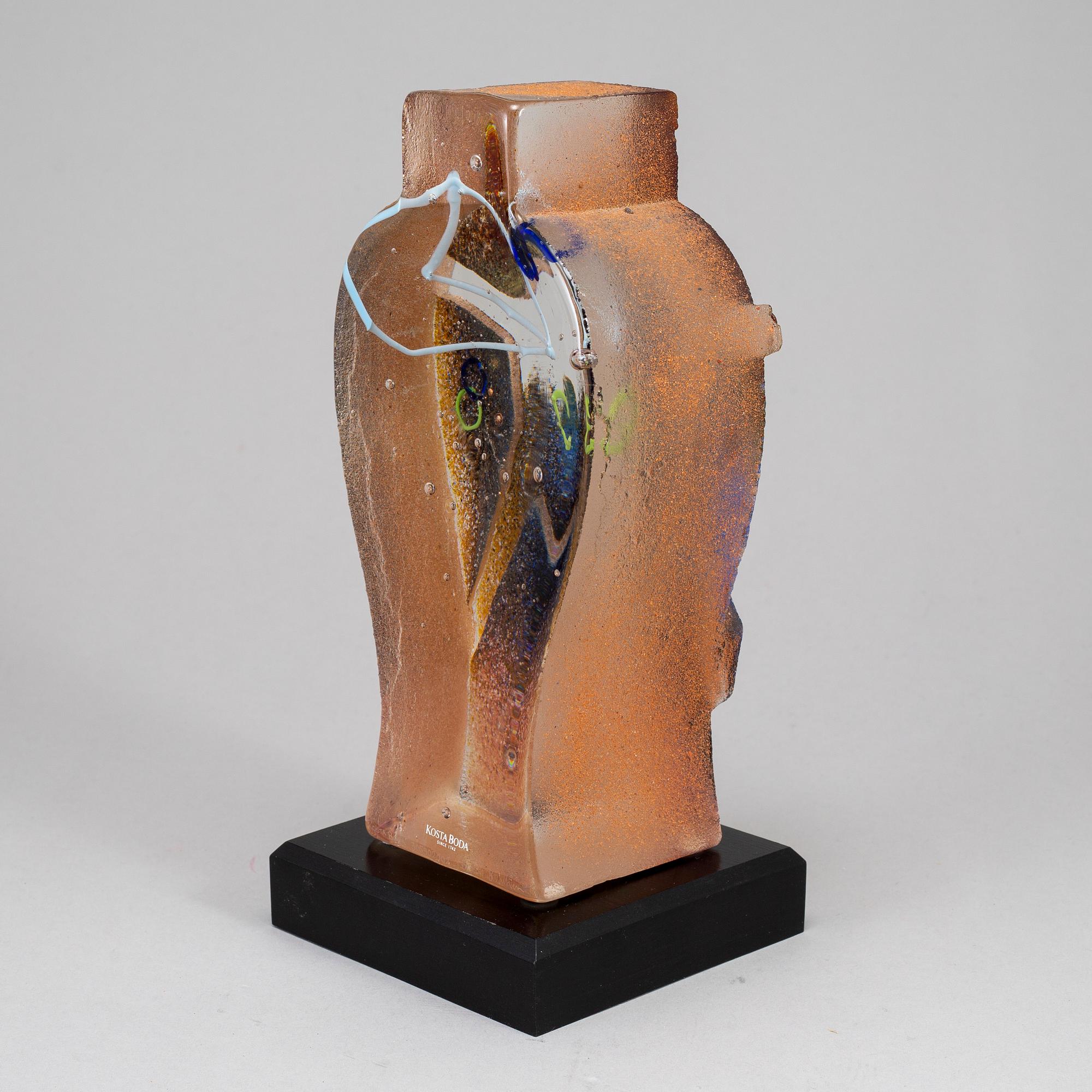 BERTIL VALLIEN, a glass sculptuire from Kosta Boda, numbered 22/55.