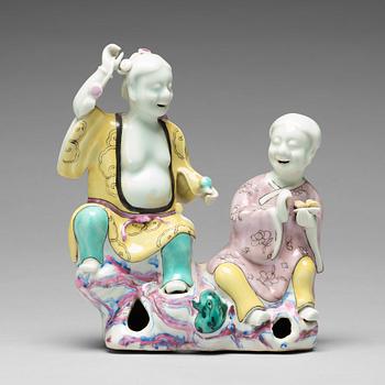 850. A famille rose figure group of immortals, Qing dynasty, 18th century.