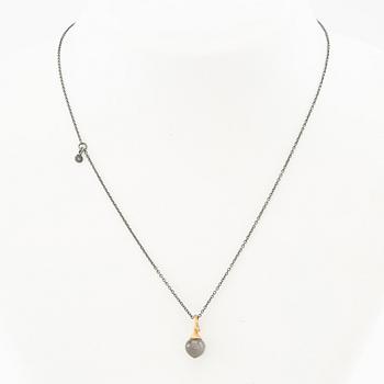 Ole Lynggaard, Necklace "Mini Dew Drop" 18K gold, oxidised silver and grey moonstone.