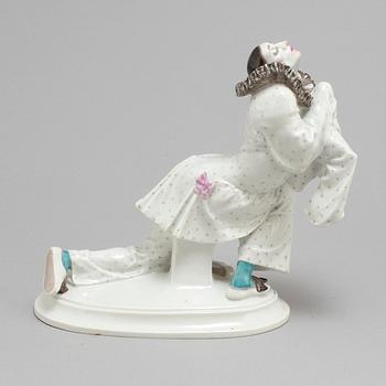 A MEISSEN PORCELAIN FIGURE OF PIERROT FROM THE RUSSIAN BALLET 'CARNAVAL', early 20th century.