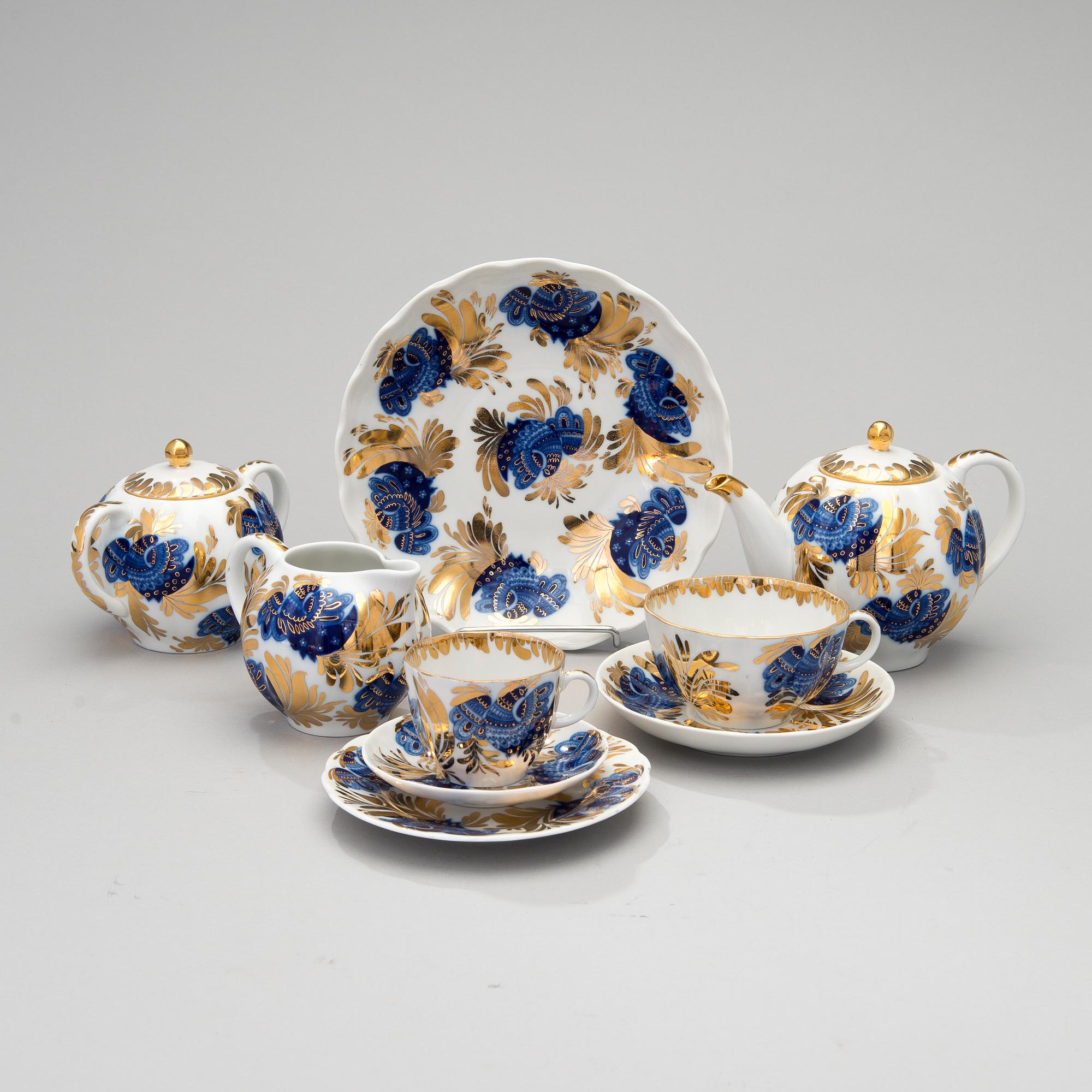 A 34-piece'Golden Garden' porcelain tea- and coffee set from Lomonosov, Soviet Union.