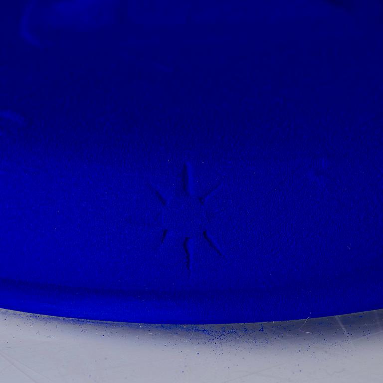 Yves Klein, "La Terre Bleue".