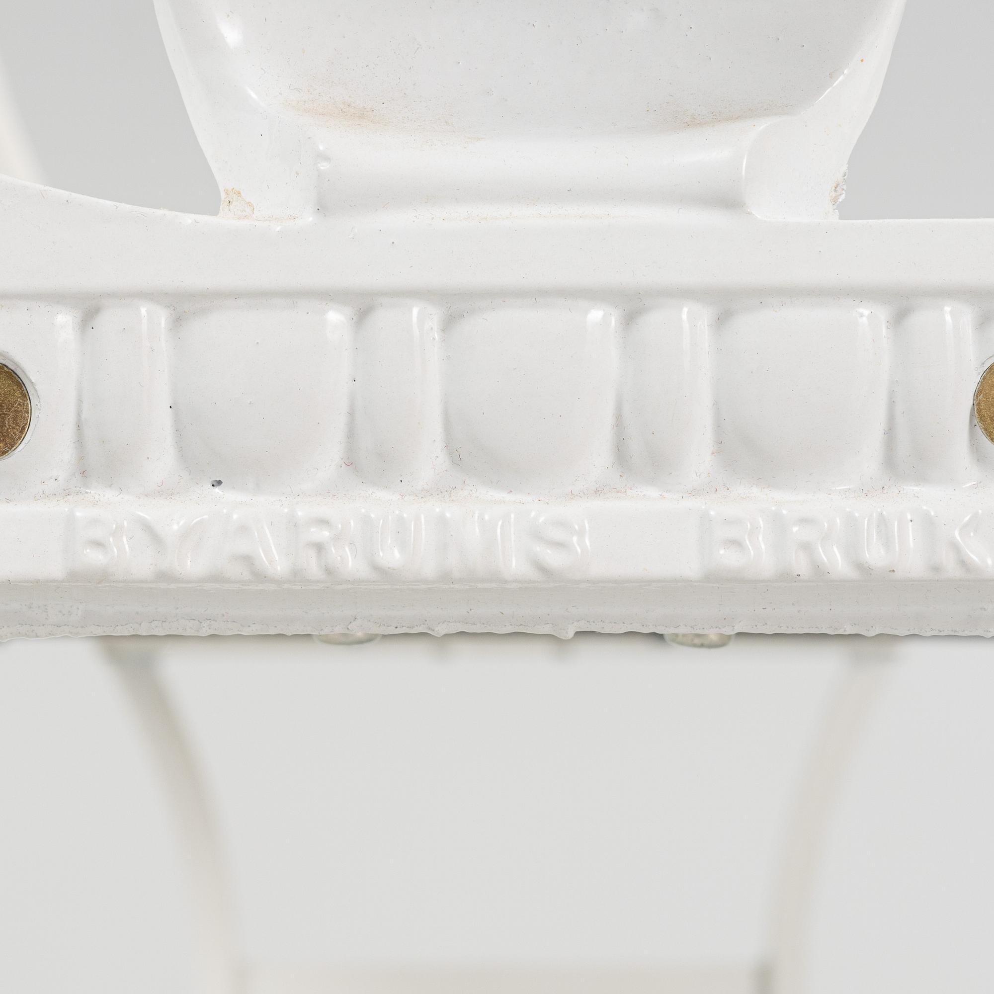 Folke Bensow, trädgårdsbänk, variant av "Sneckan", Byarums Bruk.