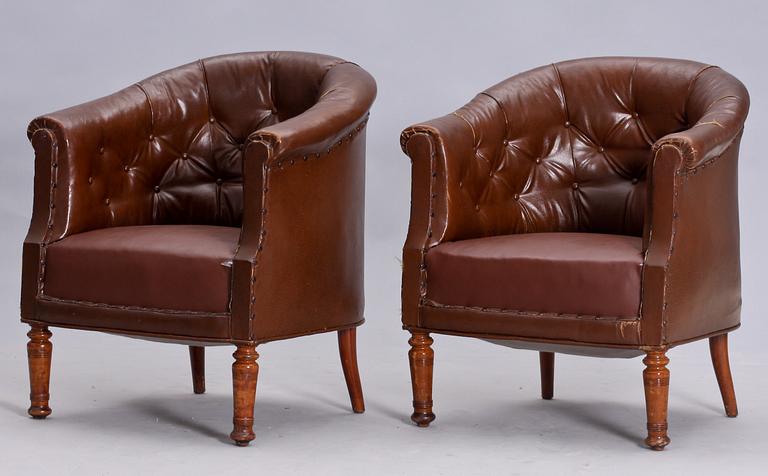 CLUBFÅTÖLJER, ett par. 1900-talets mitt.