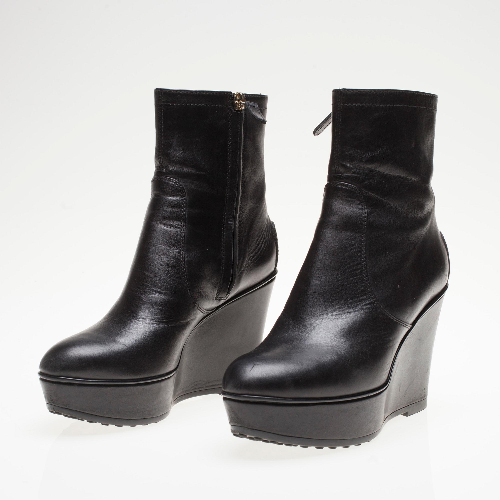 SKOR, Tod's.