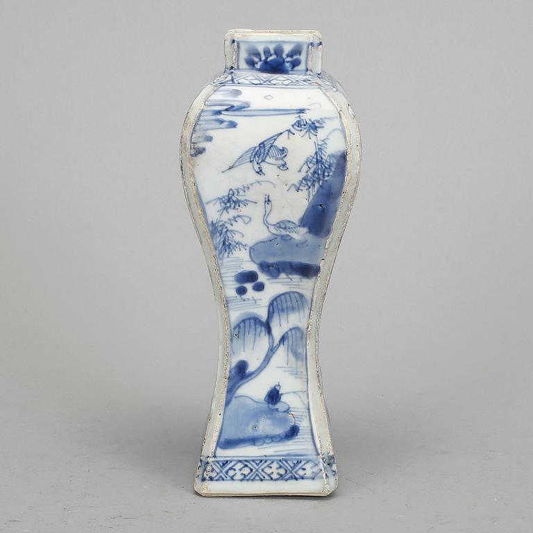 VAS, porslin, Kina. Kangxi 1662-1722.