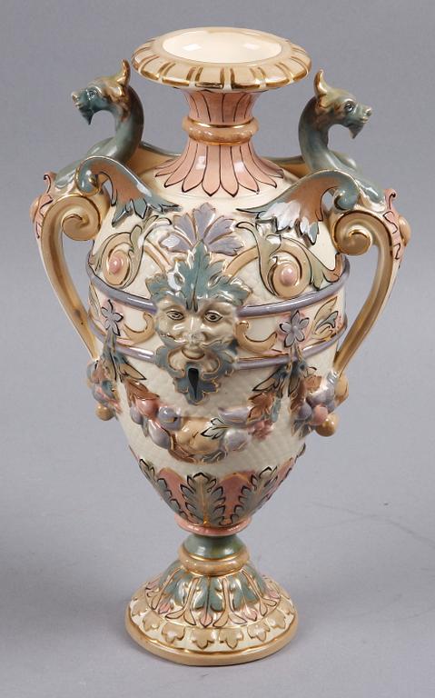 VAS, porslin, majolika, Rörstrand. 1800-tal.