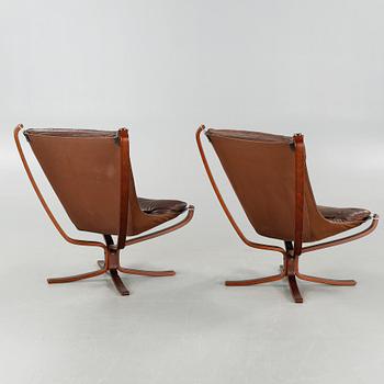 A pair of "Falcon" chairs and one table, desigend by Sigurd Resell for Vatne Lenestolfabrikk, in production from 1971.