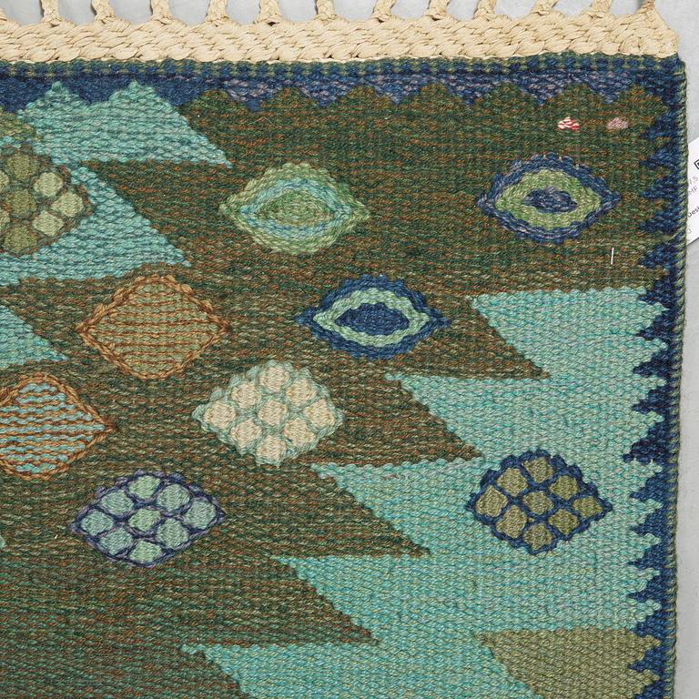 BARBRO NILSSON, A CARPET, "Tånga, grön", flat weave, 357,5 x 235,5 cm, signed AB MMF BN.