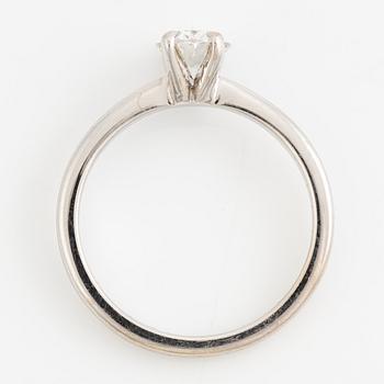 Ring 18K white gold set with an oval brilliant-cut diamond, VANBRUUN.