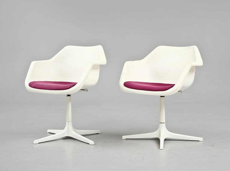 SNURRSTOLAR, ett par, Robin Day för Hille, England, tillverkade på licens av Overman, Sverige, 1900-talets andra hälft.