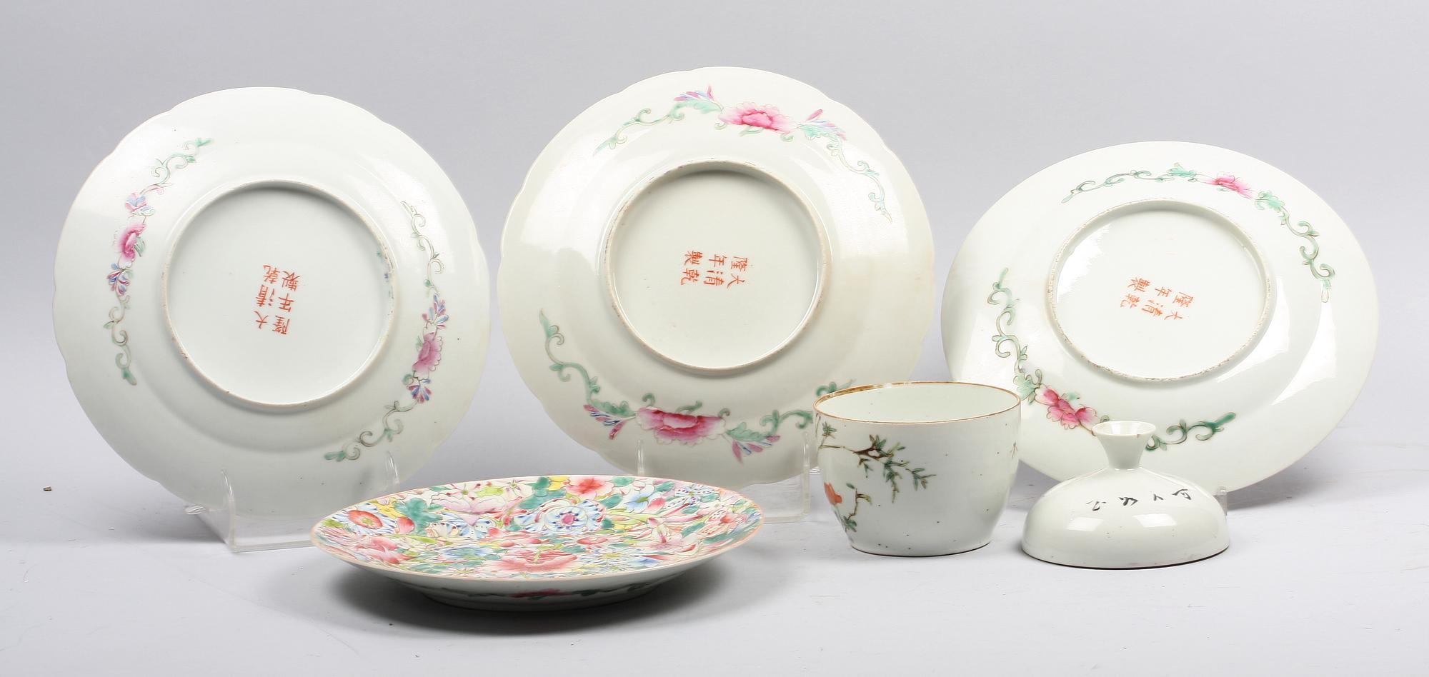 DOSA MED LOCK samt TALLRIKAR, 4 st, porslin, Kina,  1900-talets början.