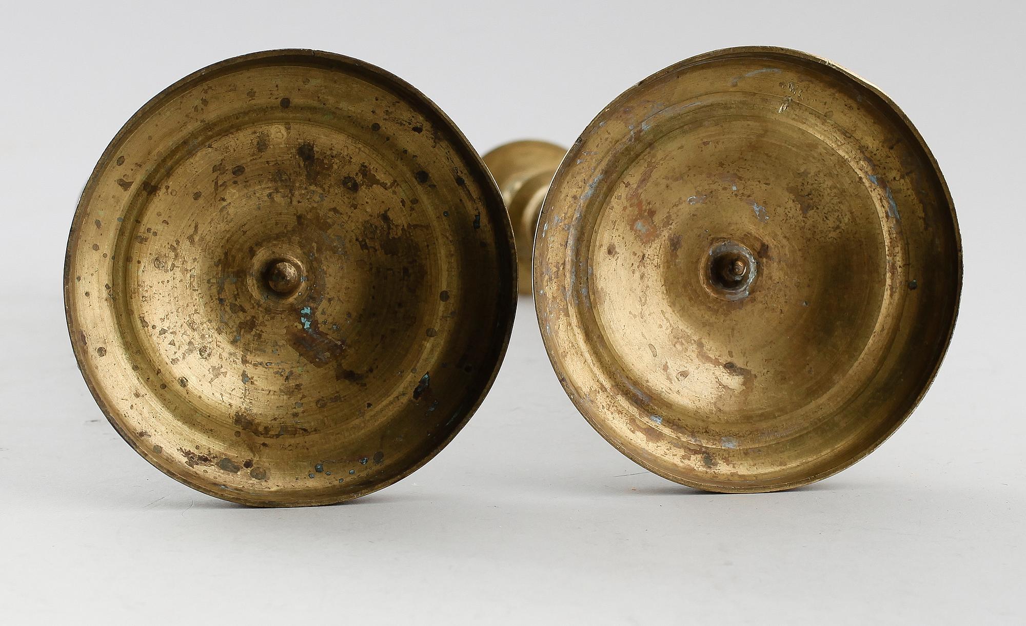LJUSSTAKAR, 1 par, förgylld brons, empire, 1800-talets första hälft.