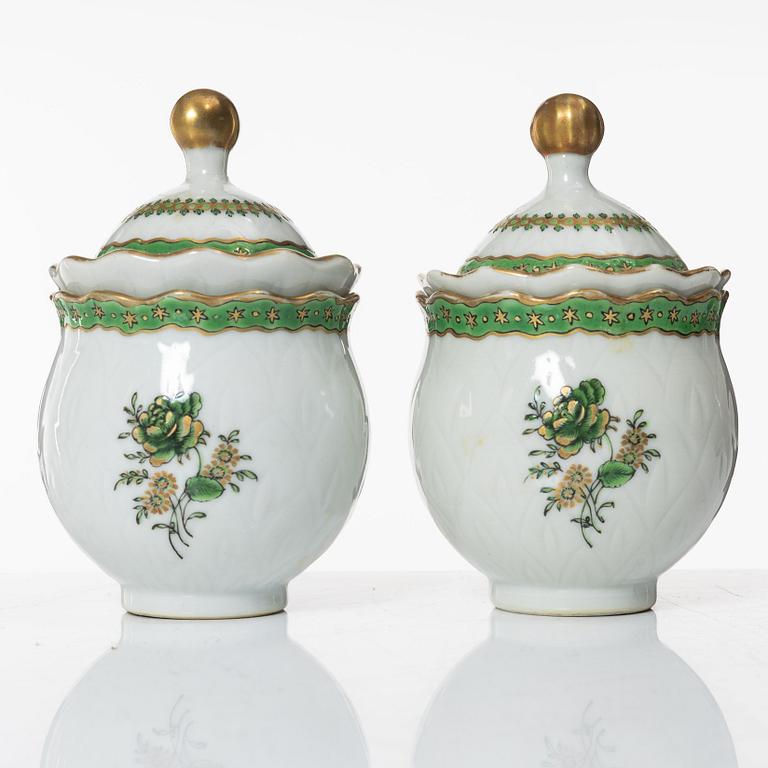 A set of six Chinese export porcelain service pieces, Qing dynasty, Qianlong (1736-95).