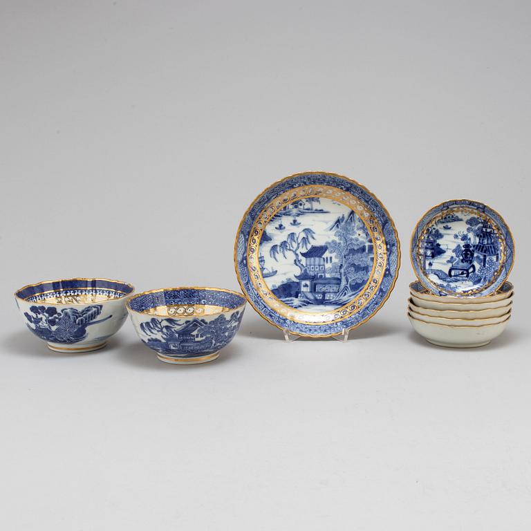 A part coffee and tea service, Qing dynasty, Qianlong (1736-95).