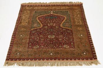 Matta, antik silke Kum Kapi med metallbroschering, Istanbul omkring 1910, "Sultan's Head Prayer" design.