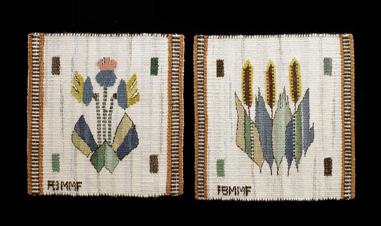 VÄVNADER, 2 st. "Blomlapp". Gobelängteknik. Signerade AB MMF (AB Märta Måås-Fjetterström).