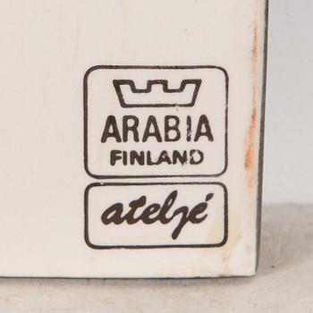 Heljä Liukko-Sundström, väggplattor, 4 st, signerade Heljä Liukko-Sundström, Arabia 1982 och 1983.