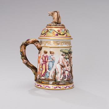A MUG WITH LID. Capo di Monte. 1900s first half.